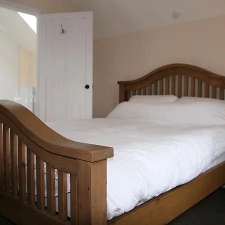 Hawthorn In Crayke Yo61 4te